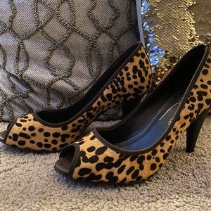 Donald J Pliner Woman’s Pump